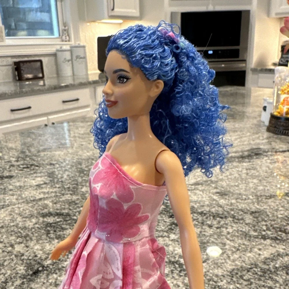 Descendants the rise of red the sorcerer's cookbook‎ Chloe doll With Dress Shows